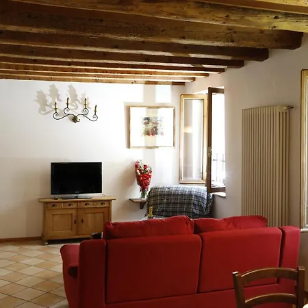 Luzzo 15 Apartment